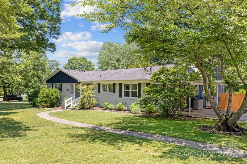 Property image 3 at 3200 Dunaire Drive, Charlotte, NC 28205