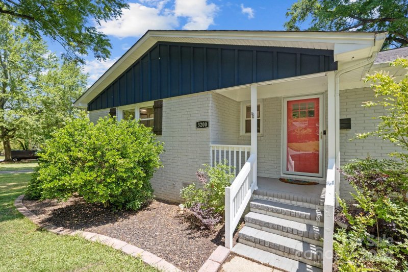 Property image 5 at 3200 Dunaire Drive, Charlotte, NC 28205