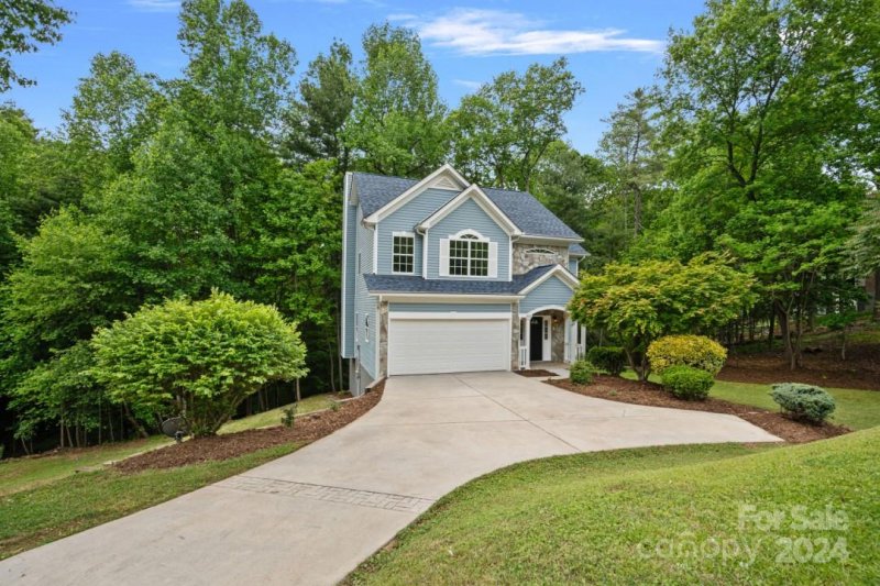 Property image 2 at 800 17th Avenue Drive, Hickory, NC 28602