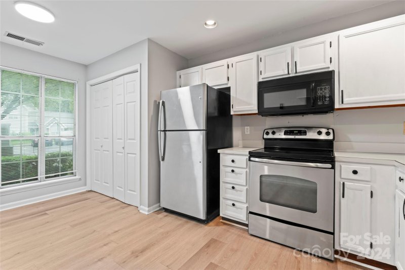 Property image 2 at 2816 Iron Gate Lane, Charlotte, NC 28212