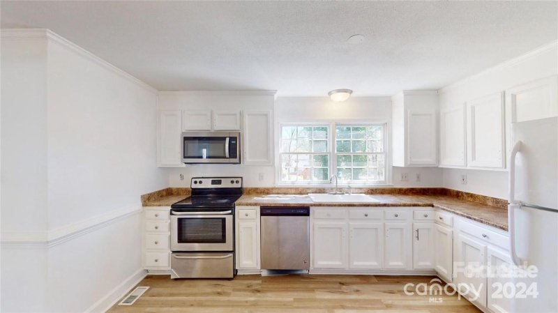 Property image 4 at 1135 Mclaughlin Drive, Charlotte, NC 28212