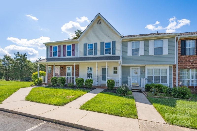 Property image 2 at 8227 Circle Tree Lane, Charlotte, NC 28277