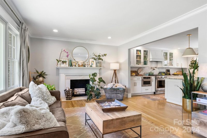 Property image 2 at 940 Heather Lane, Charlotte, NC 28209