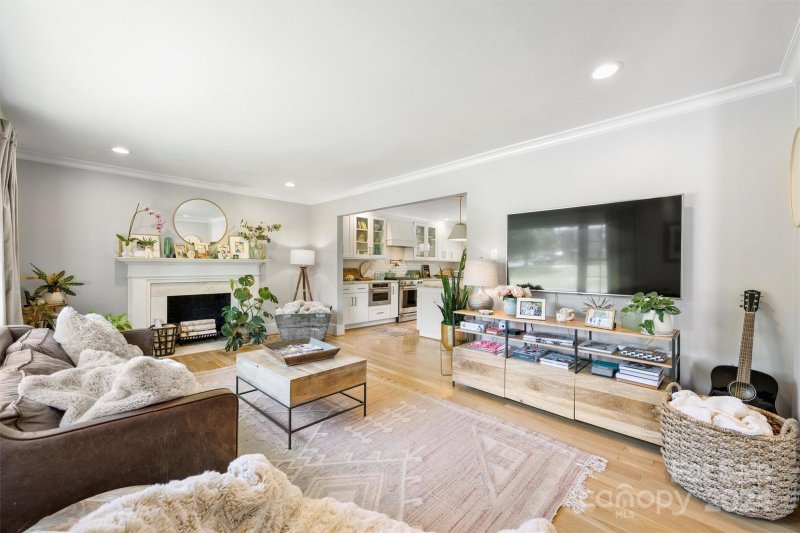 Property image 5 at 940 Heather Lane, Charlotte, NC 28209