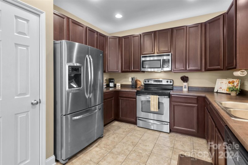 Property image 2 at 1000 Woodlawn Road, Charlotte, NC 28209