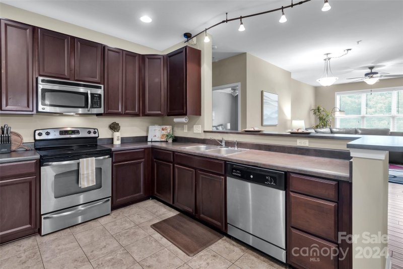 Property image 5 at 1000 Woodlawn Road, Charlotte, NC 28209