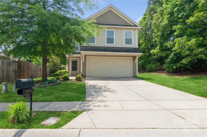 Property image 2 at 6034 Crossvine Lane, Charlotte, NC 28215