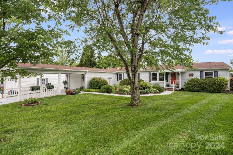 Property image 4 at 304 Forsythia Court, Hendersonville, NC 28739