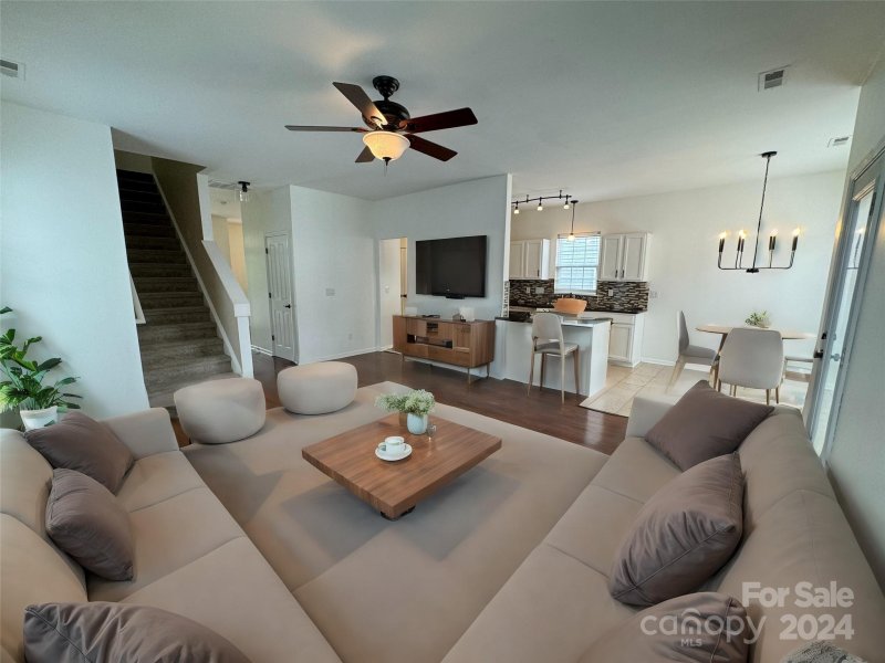 Property image 2 at 112 E Decatur Avenue, Mooresville, NC 28117