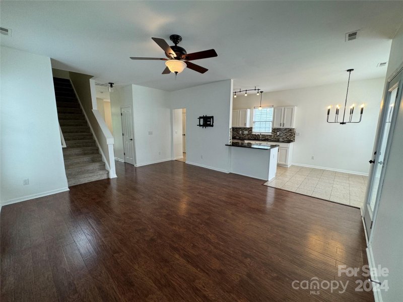 Property image 3 at 112 E Decatur Avenue, Mooresville, NC 28117