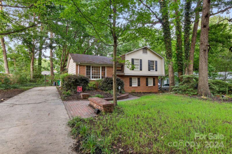 Property image 2 at 6121 Coatbridge Lane, Charlotte, NC 28212