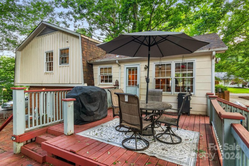 Property image 5 at 6121 Coatbridge Lane, Charlotte, NC 28212