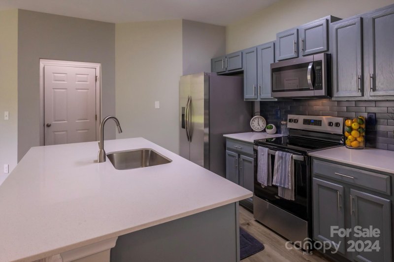 Property image 3 at 2124 Whispering Way, Charlotte, NC 28212