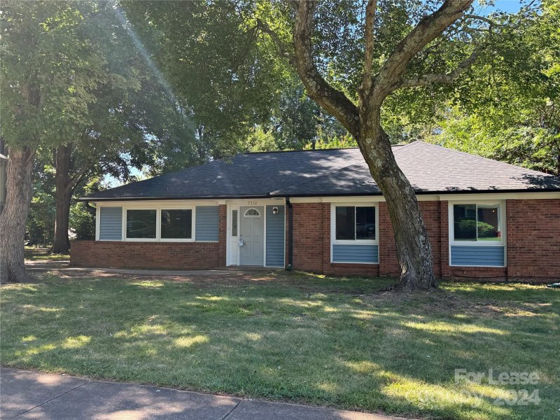 Property image 2 at 7510 Riding Trail Road, Charlotte, NC 28212