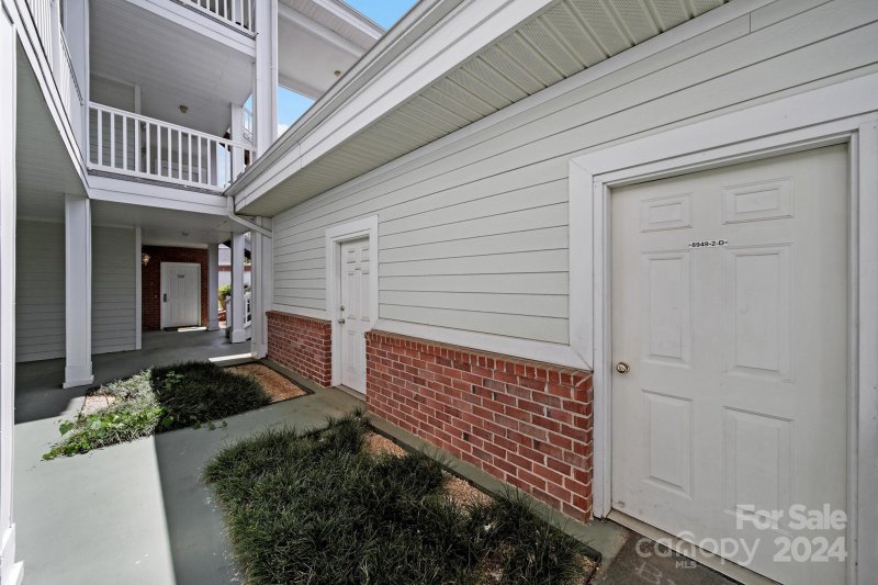 Property image 3 at 8959 Meadow Vista Road, Charlotte, NC 28213