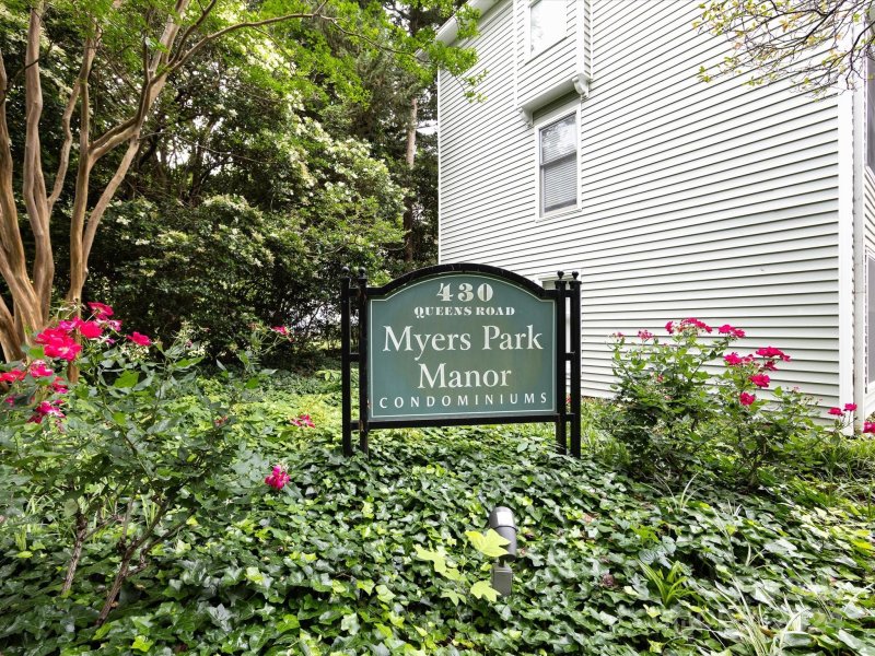 Property image 2 at 430 Queens Road, Charlotte, NC 28207