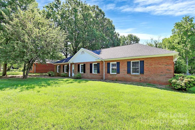 Property image 3 at 1300 Ashcraft Lane, Charlotte, NC 28209