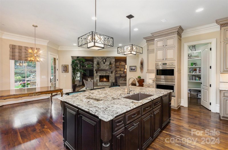 Property image 4 at 8012 Wicklow Hall Drive, Matthews, NC 28104