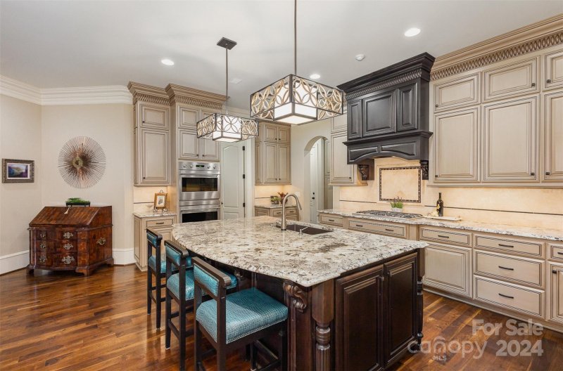 Property image 5 at 8012 Wicklow Hall Drive, Matthews, NC 28104