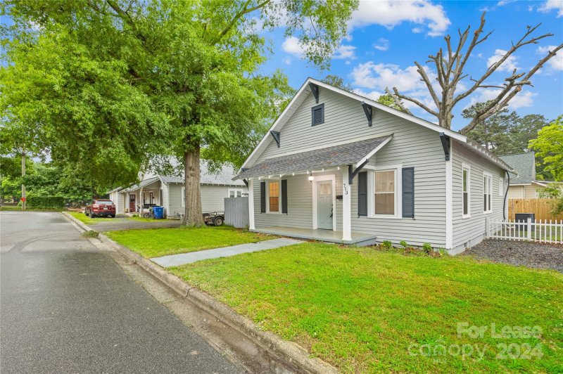 Property image 2 at 713 Academy Street, Mooresville, NC 28115