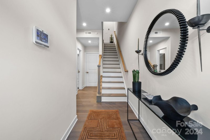 Property image 3 at 904 Broad River Lane, Charlotte, NC 28211