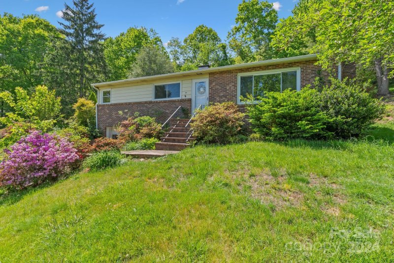 Property image 2 at 101 Azalea Avenue, Swannanoa, NC 28778