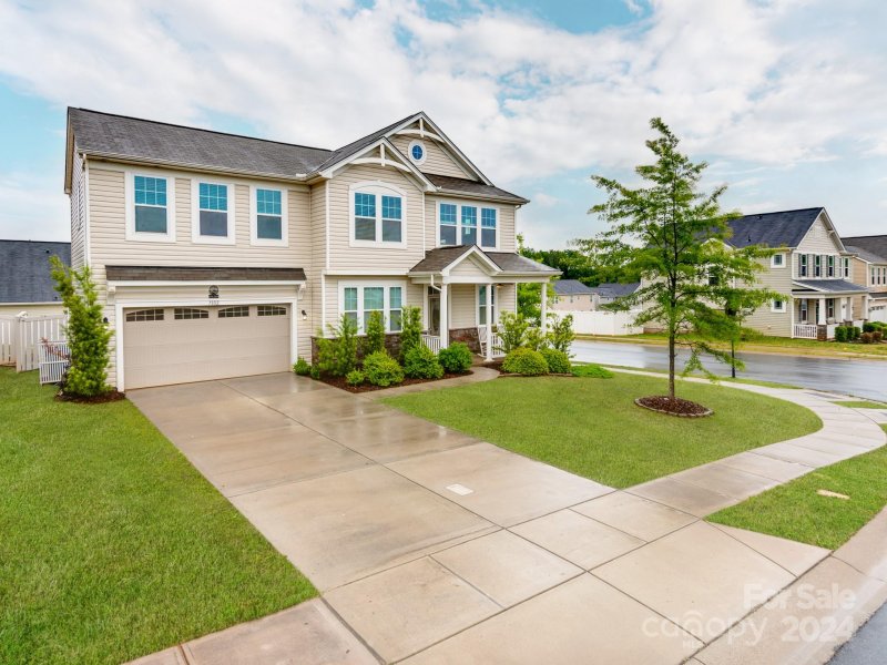 Property image 2 at 7802 Meridale Forest Drive, Charlotte, NC 28269