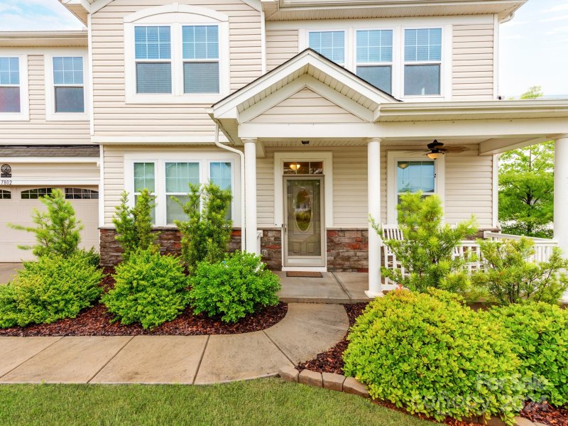 Property image 4 at 7802 Meridale Forest Drive, Charlotte, NC 28269