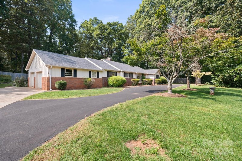 Property image 2 at 709 2nd Avenue, Conover, NC 28613