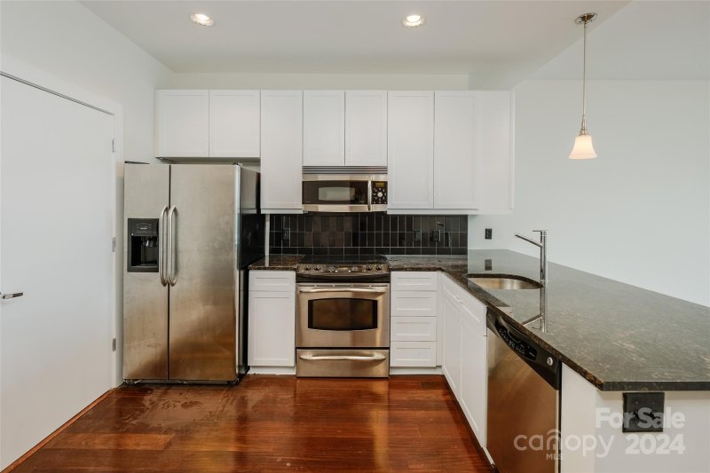 Property image 2 at 333 W Trade Street, Charlotte, NC 28202