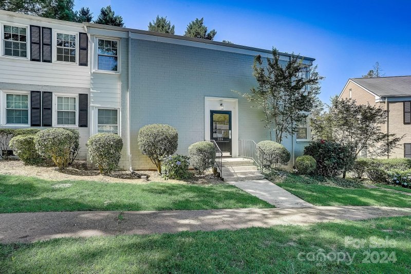 Property image 2 at 209 Wakefield Drive, Charlotte, NC 28209