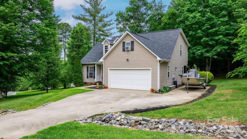 Property image 3 at 135 Forest Glen Way, Morganton, NC 28655