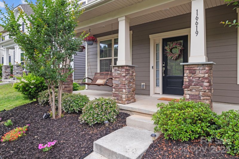 Property image 4 at 16619 Stonecutter Lane, Davidson, NC 28036