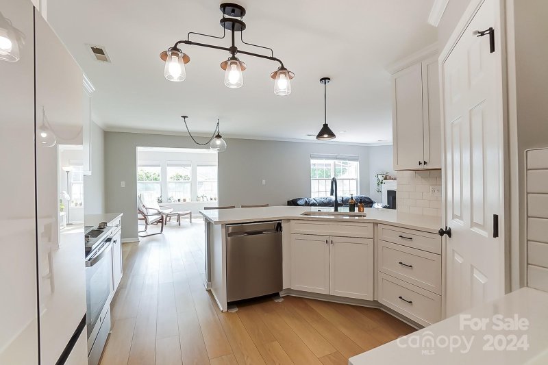 Property image 4 at 2123 Kenwood Terrace Drive, Matthews, NC 28105