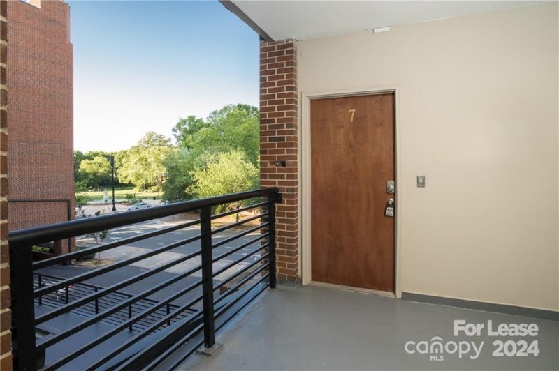 Property image 2 at 224 N Poplar Street, Charlotte, NC 28202