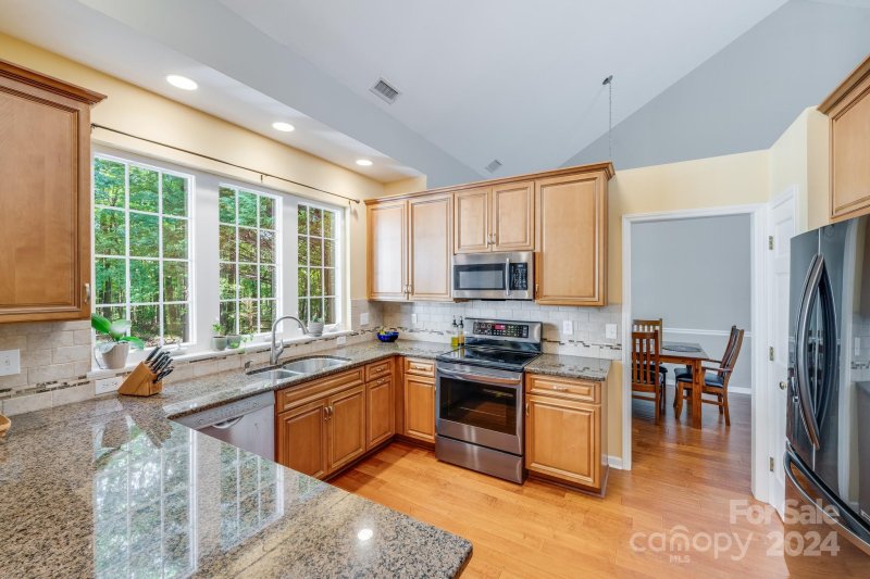 Property image 4 at 5040 Hickory Lake Lane, Matthews, NC 28105