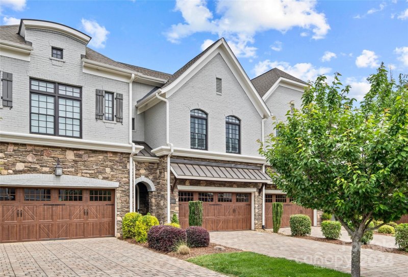 Property image 2 at 5007 Vernet Lane, Charlotte, NC 28210