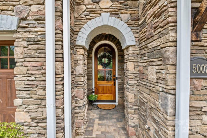Property image 3 at 5007 Vernet Lane, Charlotte, NC 28210