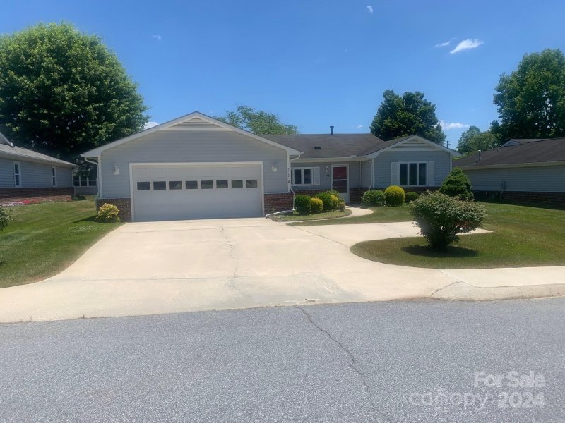 Property image 2 at 212 Dartcrest Drive, Hendersonville, NC 28792