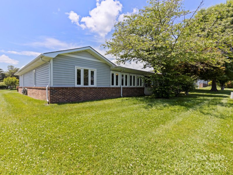 Property image 4 at 212 Dartcrest Drive, Hendersonville, NC 28792