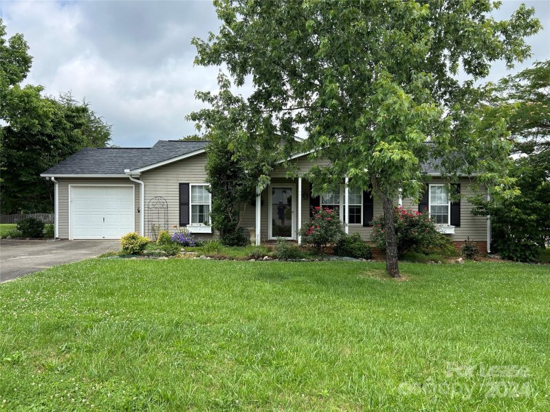 Property image 2 at 104 Shenandoah Loop, Troutman, NC 28166