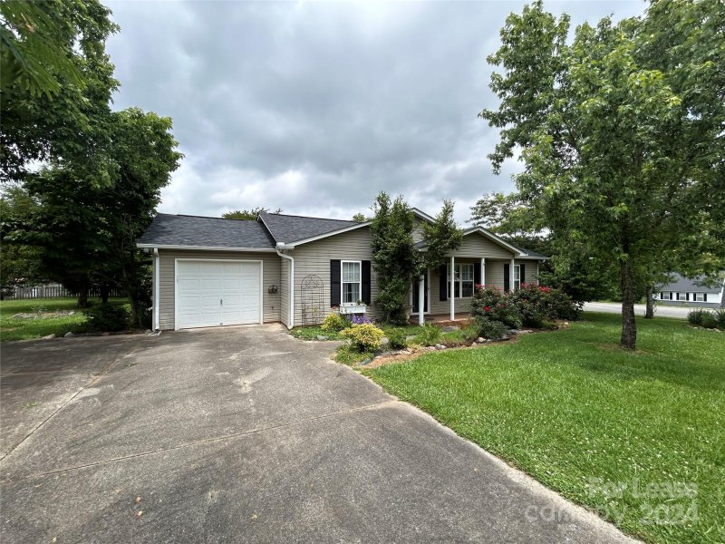 Property image 3 at 104 Shenandoah Loop, Troutman, NC 28166