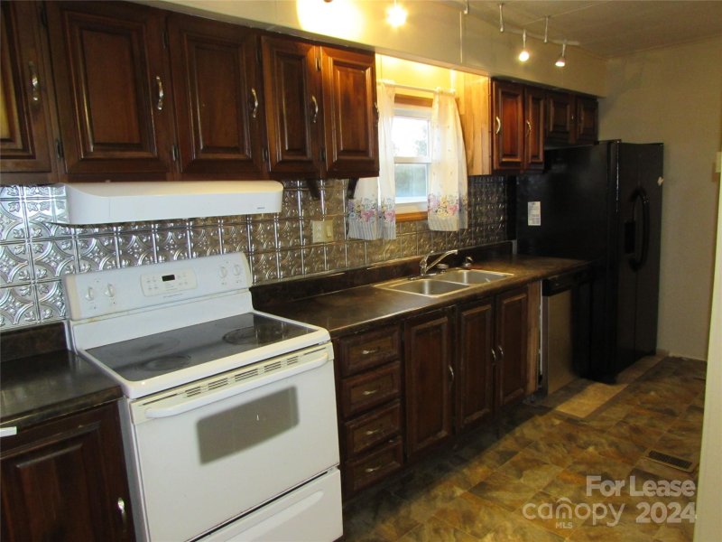 Property image 4 at 124 Cove View Drive, Mooresville, NC 28117