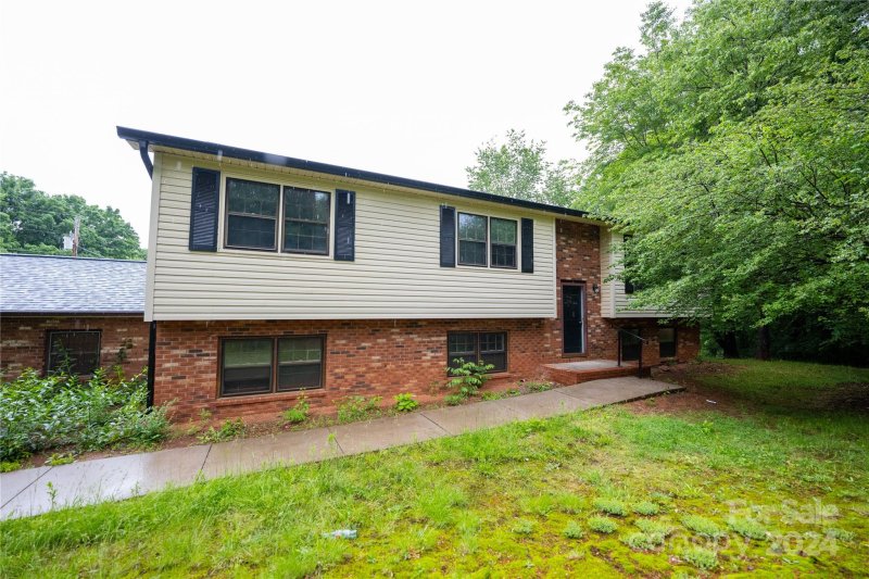 Property image 2 at 127 Danbury Lane, Statesville, NC 28625