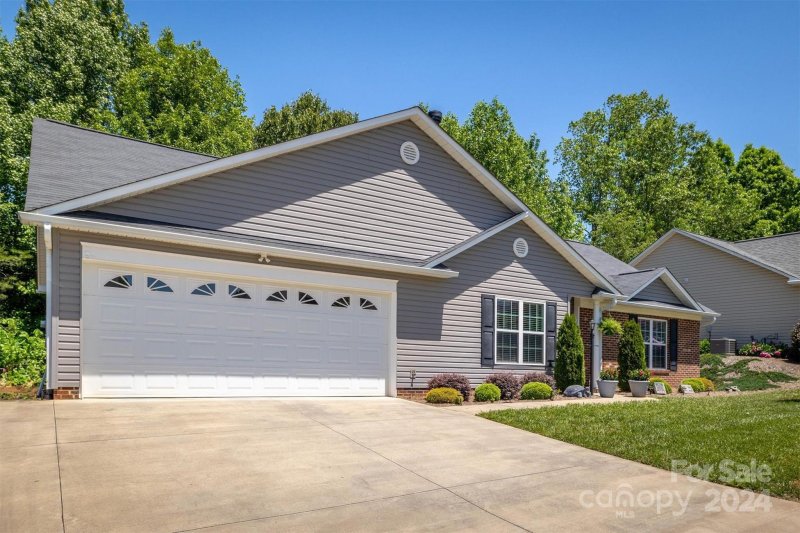 Property image 2 at 118 Lady Slipper Lane, Valdese, NC 28690