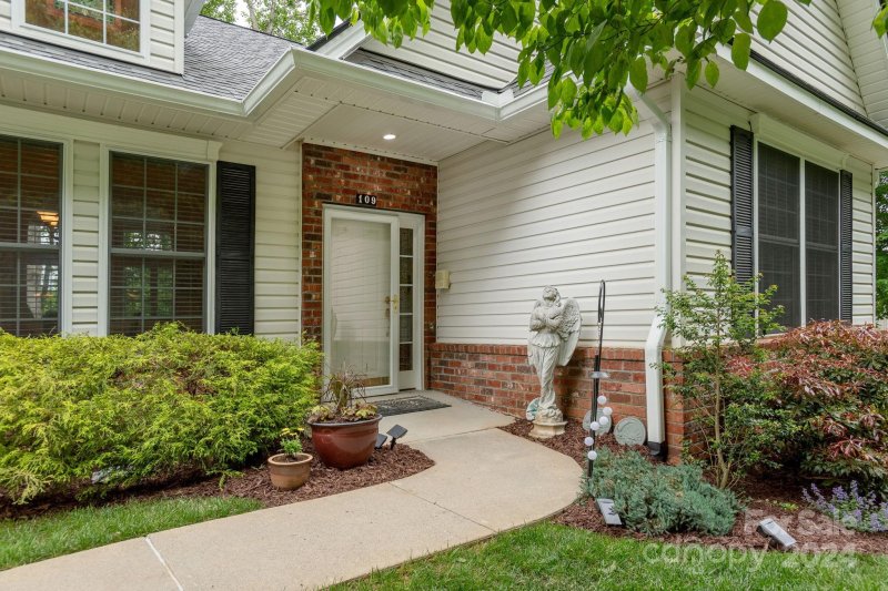 Property image 3 at 109 Trumpet Lane, Asheville, NC 28803