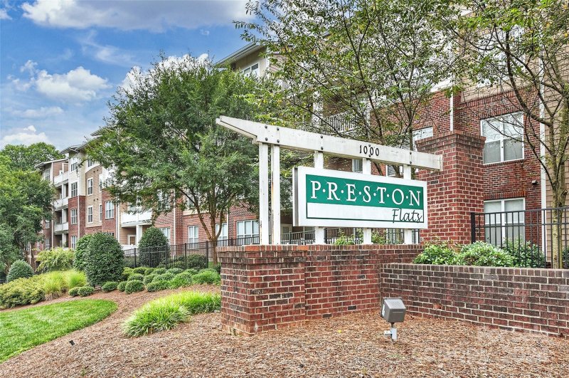 Property image 4 at 1000 E Woodlawn Road, Charlotte, NC 28209