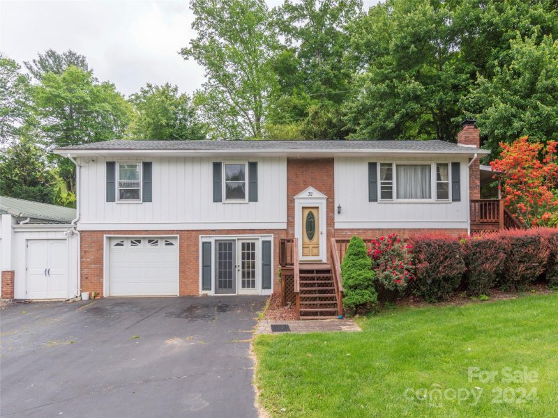 Property image 2 at 32 Fairway Hills Drive, Waynesville, NC 28786