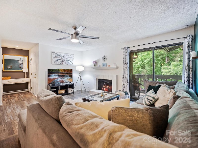 Property image 2 at 5020 Sardis Road, Charlotte, NC 28270