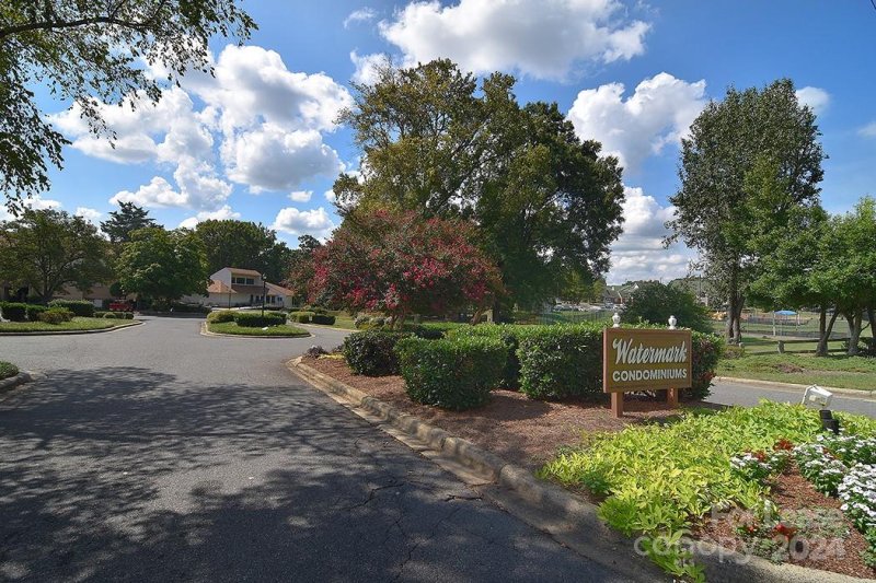 Property image 2 at 4902 Spring Lake Drive, Charlotte, NC 28212